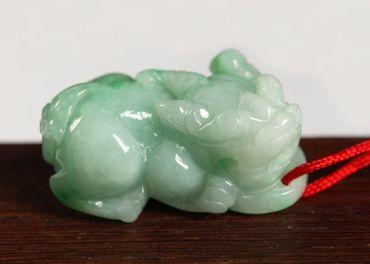 翡翠貔貅吊坠值不值钱  翡翠貔貅最新参考价格是多少