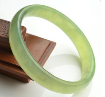 翡翠和蓝田玉的区别在哪里?可以如何辨认? 翡翠和蓝田玉的区别在哪里?可以如何辨认?