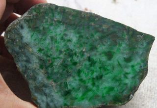 翡翠有哪些颜色的区分    原生色翡翠和次生色翡翠哪种价格更高