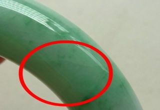 翡翠手镯出现裂纹怎么办   有裂纹的翡翠手镯还值钱吗