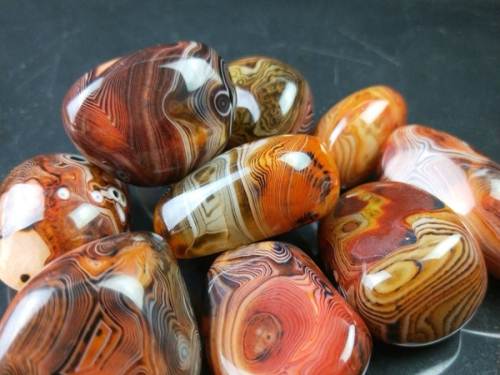 产自非洲岛国马达加斯加,进入国内市场的主要有水冲玛瑙原石和海洋