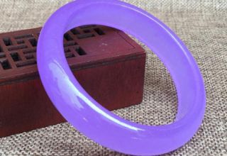 紫色翡翠手镯的特点有哪些