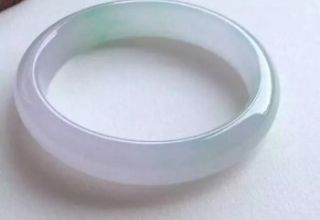 你知道什么年龄段的女性应该佩戴什么翡翠吗  翡翠佩戴技巧