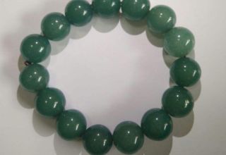 翡翠串珠挑什么颜色最好   绿色翡翠串珠手链收藏价值高吗