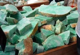 翡翠是在什么环境下形成的   哪个国家翡翠产量质量最高
