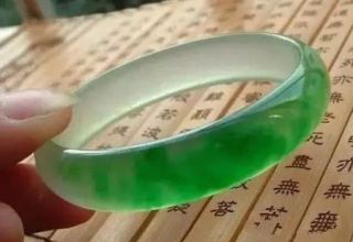 什么是阴阳翡翠 如何辨识阴阳翡翠