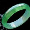 陽綠翡翠手鐲鑒定及保養方法   陽綠翡翠手鐲是什么種水