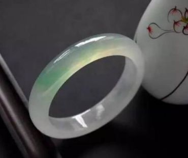 翡翠为什么一定要上蜡呢  翡翠上蜡具体方法是怎样
