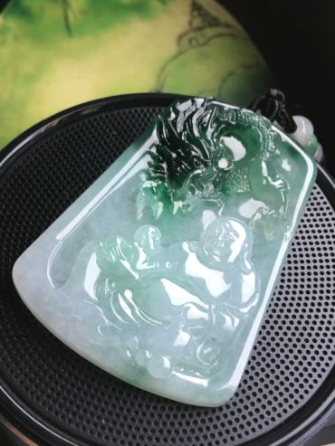 女性可以戴翡翠吗   女性带翡翠有什么禁忌吗