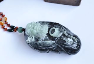 翡翠手把件有什么特点   如何选购翡翠手把件