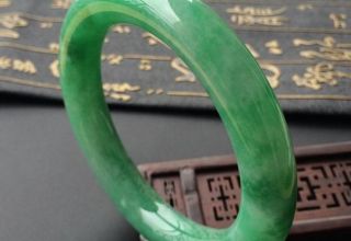 鉴定翡翠手镯真假的五个实用技巧  收藏小白必看知识点