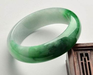 翡翠真假辨别有什么技巧  怎样判断是不是翡翠A货