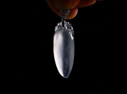 玻璃种翡翠特点是什么？如何鉴定玻璃种翡翠？