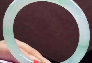 天然翡翠颜色是怎么形成的   天然翡翠有什么颜色