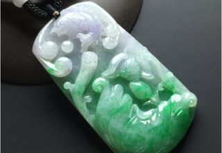 翡翠春带彩的寓意是什么    佩戴翡翠春带彩好吗