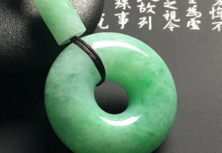翡翠的翠根是什么颜色的  为什么要看翡翠的翠根