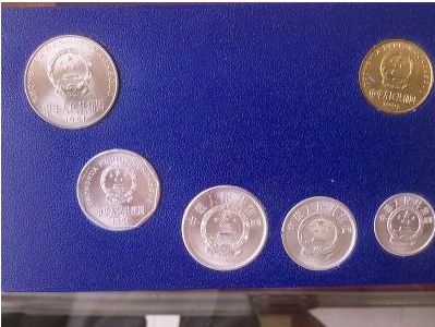中国硬币套装---正在雄起的第二个连体钞板块