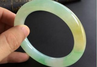 黄加绿翡翠市场价格是多少  哪一品种的黄加绿翡翠比较值钱