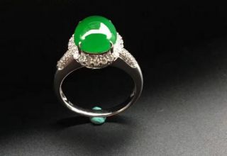 翡翠戒指有什么款式和类型  翡翠戒指选购要点