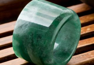 简单介绍翡翠真假鉴别知识  翡翠A货鉴赏