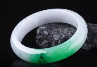 怎么看翡翠镯子好坏 好的翡翠手镯应该具备这几点