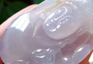选购翡翠是“机雕”好还是“手工雕”的好