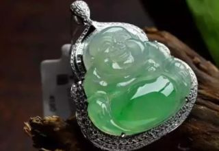 戴翡翠佛公有什么讲究 翡翠佛公佩戴最忌讳这点