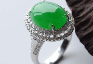 阳绿翡翠保养重要性  如何鉴别和保养阳绿翡翠