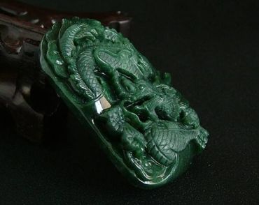 墨绿翡翠应该怎样挑选  墨绿翡翠价值衡量标准是什么