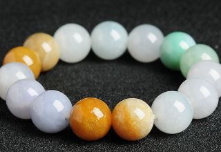 三彩翡翠手链寓意及佩戴方法  翡翠手链挑选与讲究