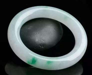 怎么辨别A货糯种翡翠手镯 A货翡翠鉴别全攻略