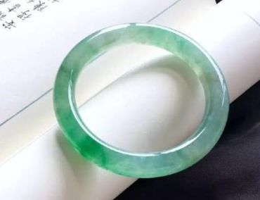 80000元和800元的翡翠有哪些区别 看这5点就知道了