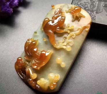 看玉石饰品雕工：是雕工多的好还是雕工少的好呢