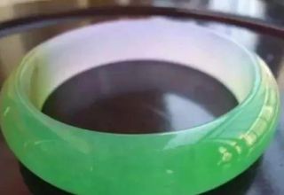 100来块的翡翠加点抛光粉，竟然卖10000块！