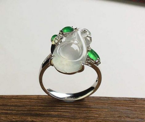 佩戴翡翠戒指有什么讲究的 看手型选翡翠戒指-第2张图片-冰筹网