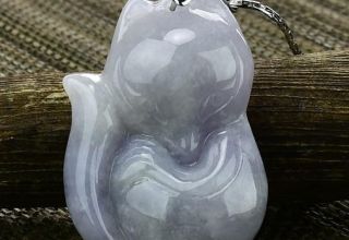 佩戴翡翠狐狸吊坠有什么好处  翡翠吊坠选购要点