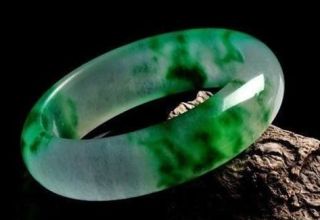 飘花翡翠介绍及选购要点  飘花翡翠鉴赏价值