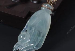 翡翠佛手吊坠有哪些款式品种  翡翠佛手寓意解析