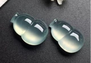 挑选翡翠，到底是原料重要还是工艺重要呢