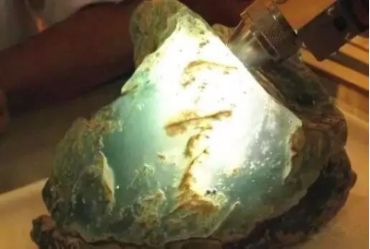 翡翠的实验鉴定流程是怎样的 分为九大步骤