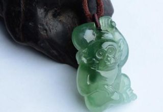 雕刻翡翠灵猴的寓意 这几类人尤其适合戴翡翠猴
