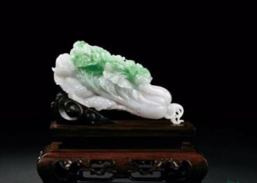 翡翠雕刻体现出艺术的神思