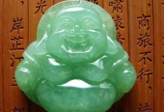 翡翠含有哪些微量元素  佩戴翡翠有保健功效吗