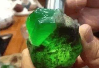什么样的翡翠原石投资收藏价值空间更大呢