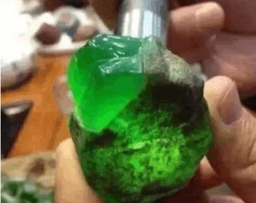 什么样的翡翠原石投资收藏价值空间更大呢