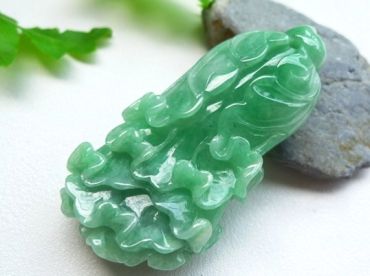 适合佩戴翡翠白菜人群有哪些 翡翠白菜寓意究竟是什么