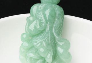 佩戴翡翠白菜寓意及作用  翡翠玉白菜适合哪些人群佩戴