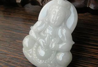 翡翠观音吊坠有什么寓意  翡翠观音质地好坏判别