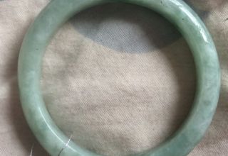 怎样看翡翠手镯品质的好坏  翡翠手镯值得收藏吗