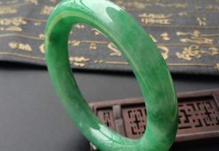 翡翠手镯价格及判断方法  翡翠手镯值多少钱